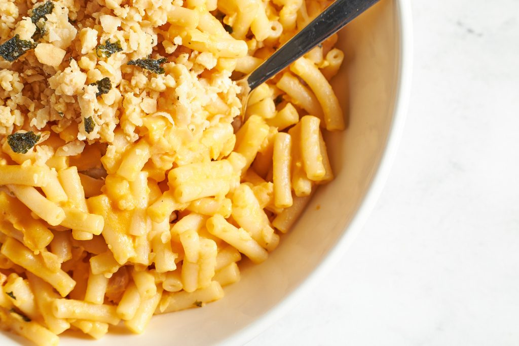 easy vegan weeknight dinner of tuna macaroni and cheese high fiber